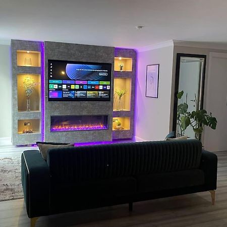 The Exclusive Jacuzzi Apartment Birmingham Exteriör bild