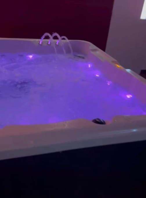 The Exclusive Jacuzzi Apartment Birmingham Exteriör bild