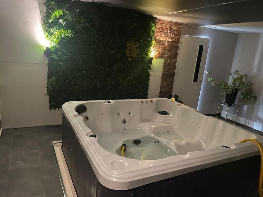 The Exclusive Jacuzzi Apartment Birmingham Exteriör bild