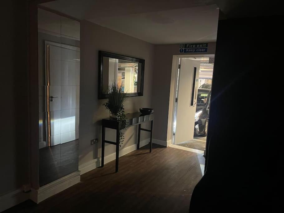 The Exclusive Jacuzzi Apartment Birmingham Exteriör bild