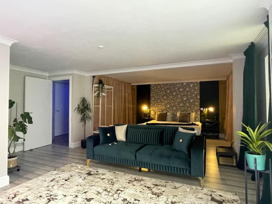 The Exclusive Jacuzzi Apartment Birmingham Exteriör bild